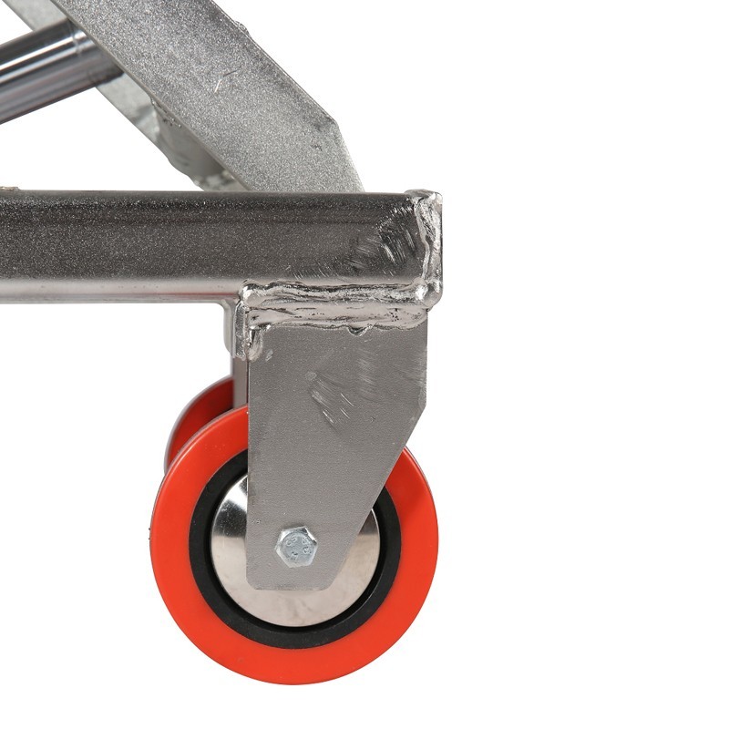 Zoom sobre las ruedas de la mesa elevadora INOX 304