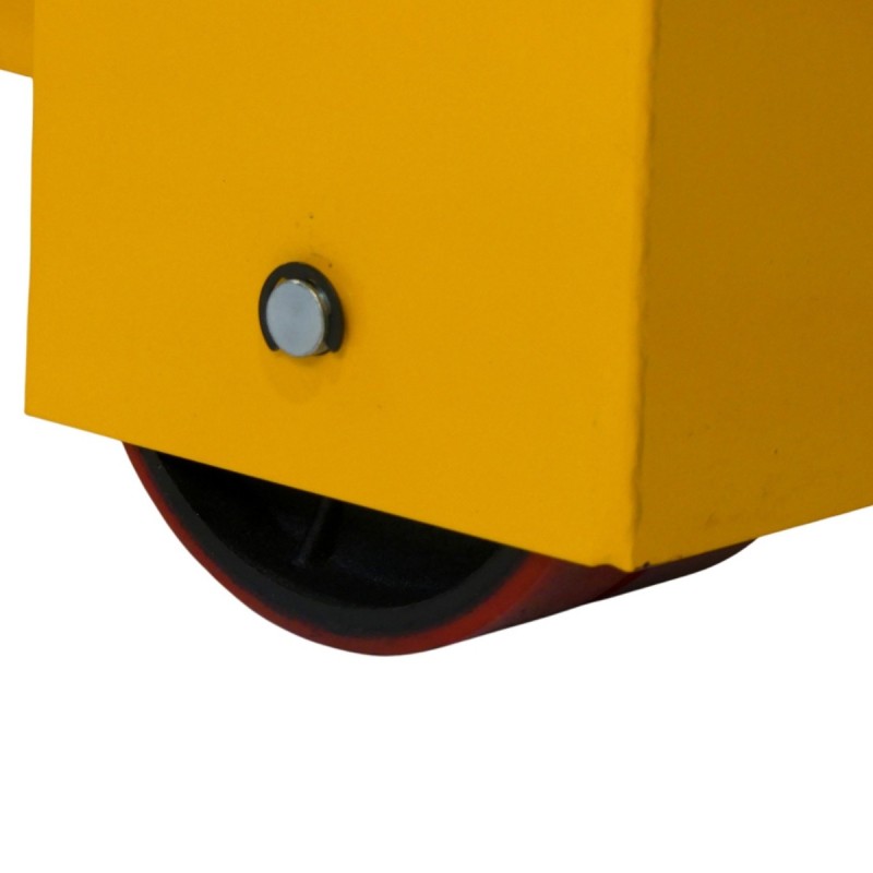 Zoom sobre la rueda de la grúa de taller rotativa totalmente eléctrica con contrapeso capacidad 450 kg